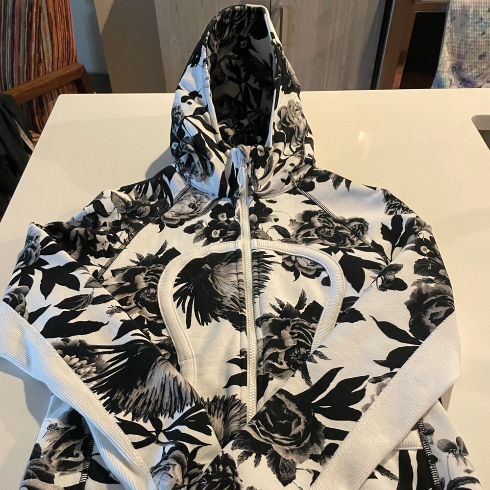 Lululemon Scuba Hoodie - New Condition